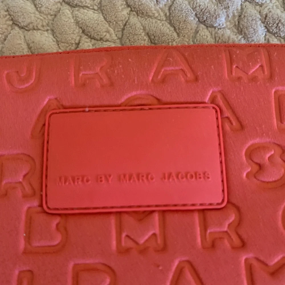 MARC by Marc Jacobs Tech BAG Pouch Storage Travel Red Padded Foam Embossed